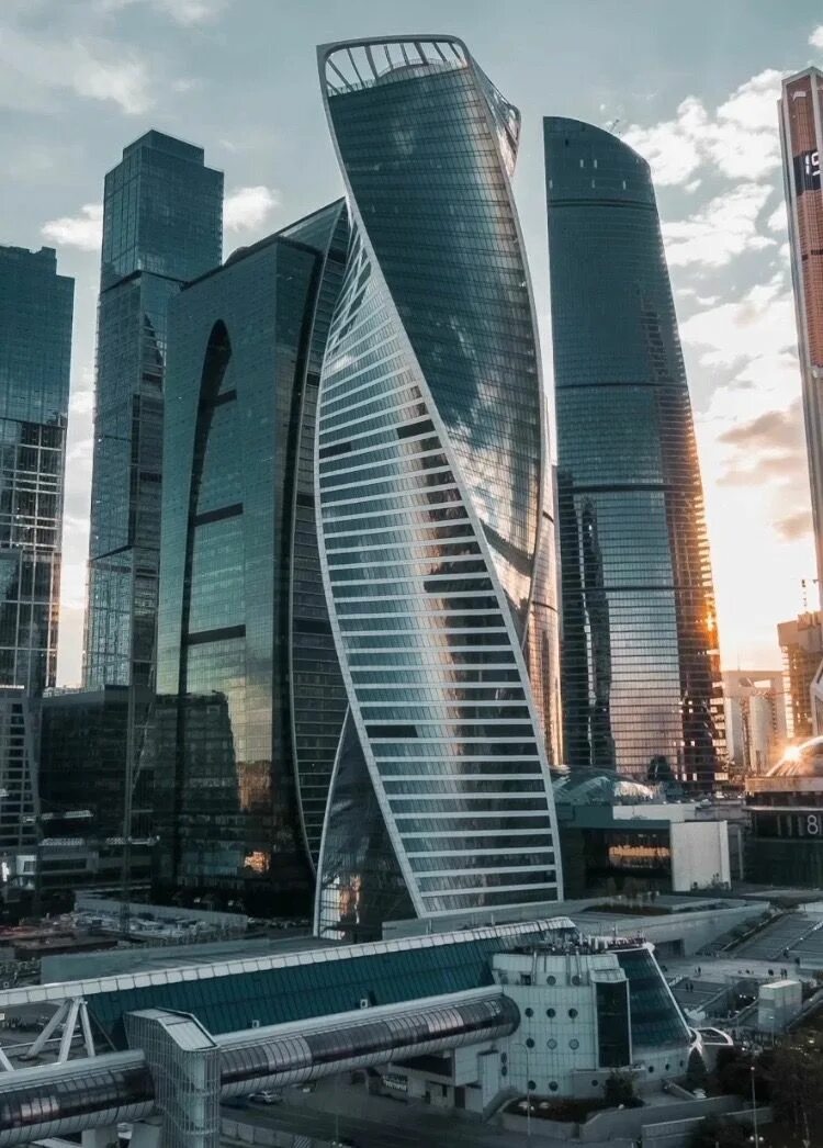 2100 год будущее. Мир в 2100 году. 2100 год будущее. Экуменополис доксиадиса. Москва сити 2100.