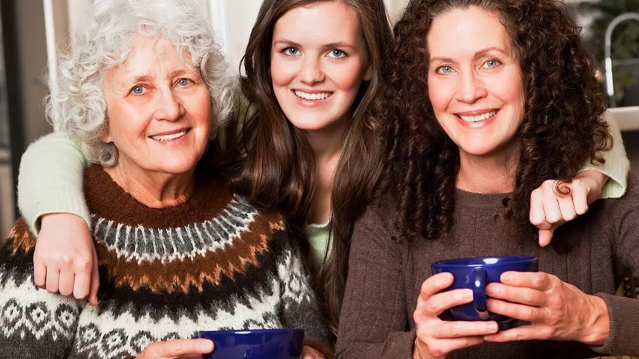 Мамочки обсуждение. Фото мамы. Мама и ее подруга. Три поколения женщин на одном фото. Бабушка и 3 Дочки.