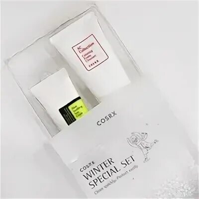 Cosrx the vitamin c 13 serum. Кср набор подарочный cosrx winter special set 150мл+50мл. cosrx диски хлопковые cosrx pure 100% cotton rounds. cosrx подарочный набор. мини набор cosrx красный.