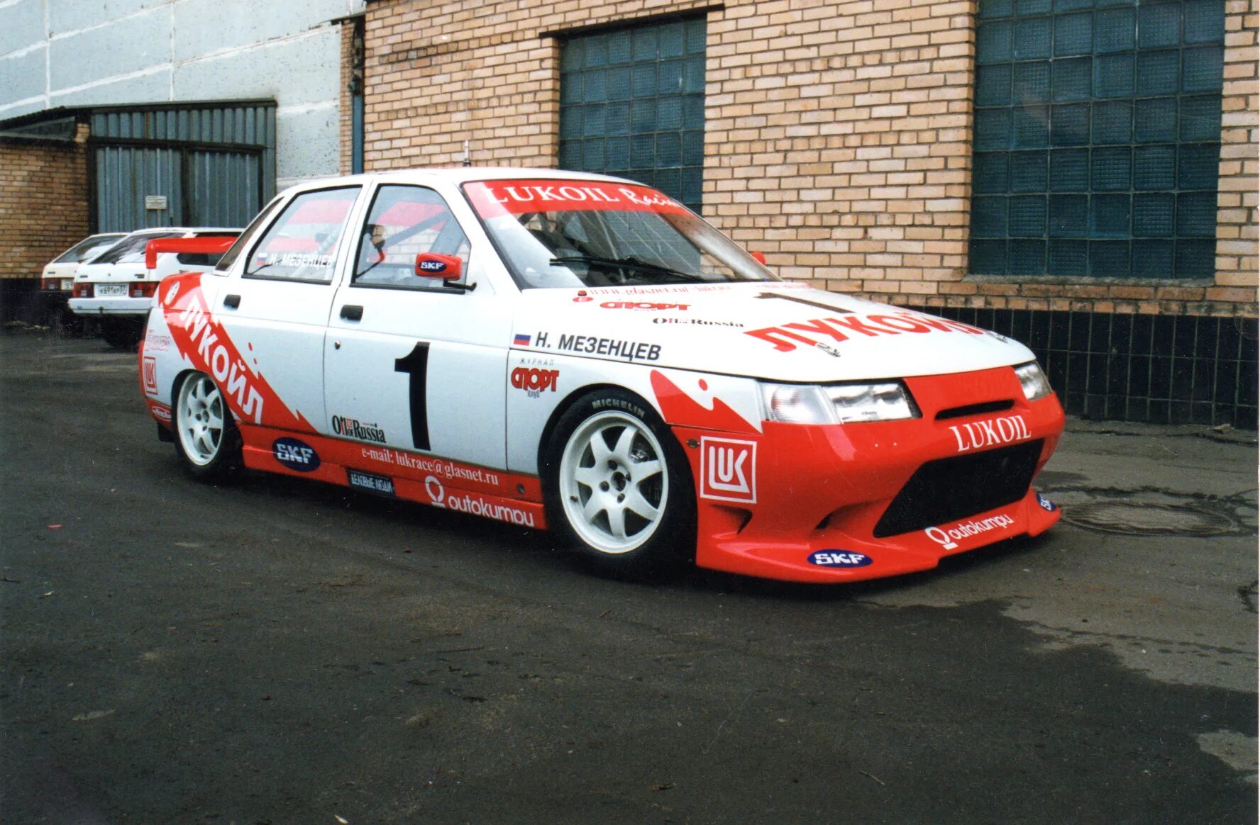 Лукойл рейсинг дрифт тим. Ваз 2108 lukoil racing. Обвес лукойл рейсинг 2110. Ваз 2112 lukoil racing. Гоночная 2108 лукойл рейсинг.
