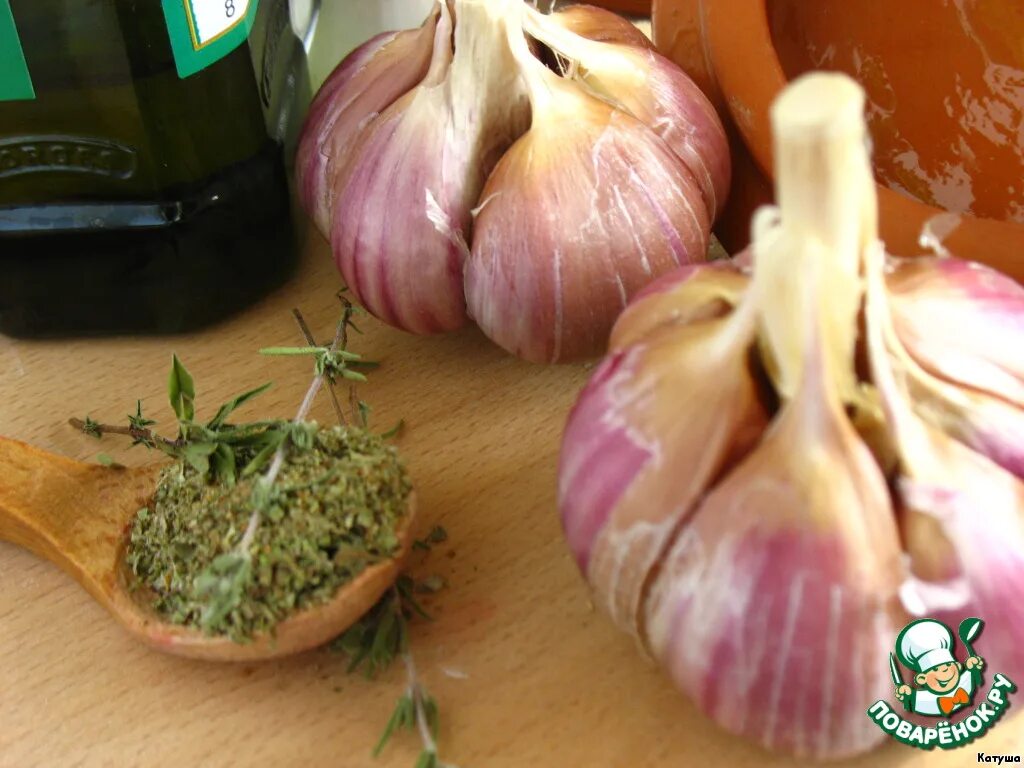 Чеснок запеченный в масле на зиму. Запеченный чеснок в масле. масло с чесноком. чесночное масло рецепт. рецепт чеснока в масле шри ланка.