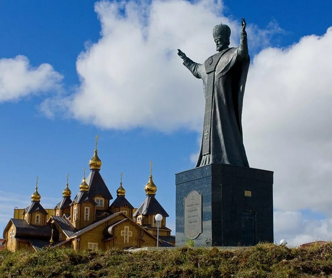 Памятник Николаю Чудотворцу в Анадыре. Памятник Николаю Чудотворцу в Майкопе. Памятник Николая Чудотворца в городе Майкопе. Памятник святителю Николаю Чудотворцу Анадырь. Памятные города россии