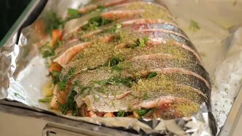 Форель в духовке целиком с овощами