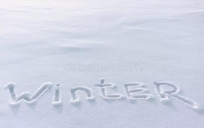 Вечное слово зима. Надпись на снегу с днем рождения. Привет на снегу надпись. Зима надпись на снегу. Надписи на снегу фото.