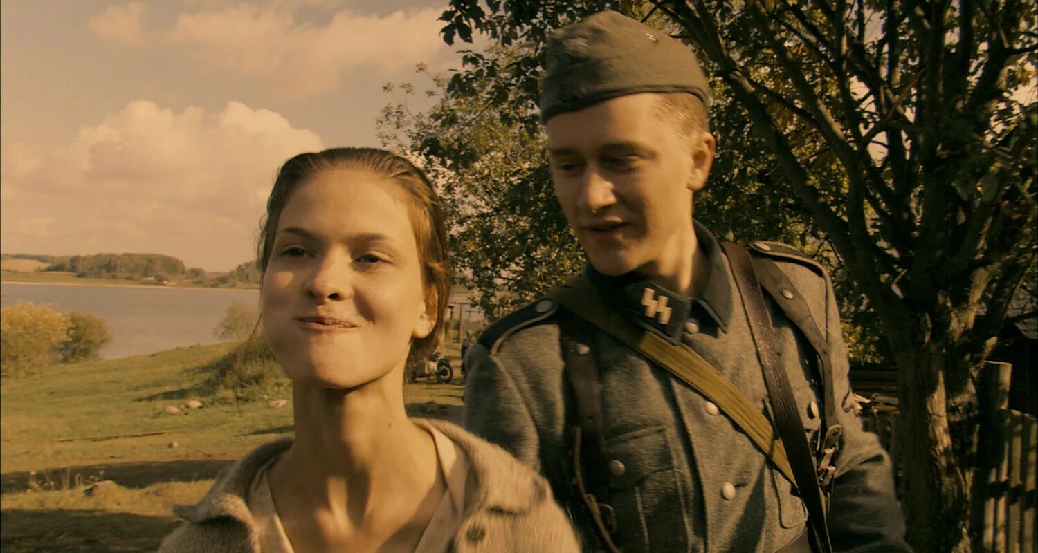 Маргиева нази. Немецкий солдат влюбился. Франц + полина фильм 2006. Немецкий офицер и русская девушка. Франц и полина кадры.