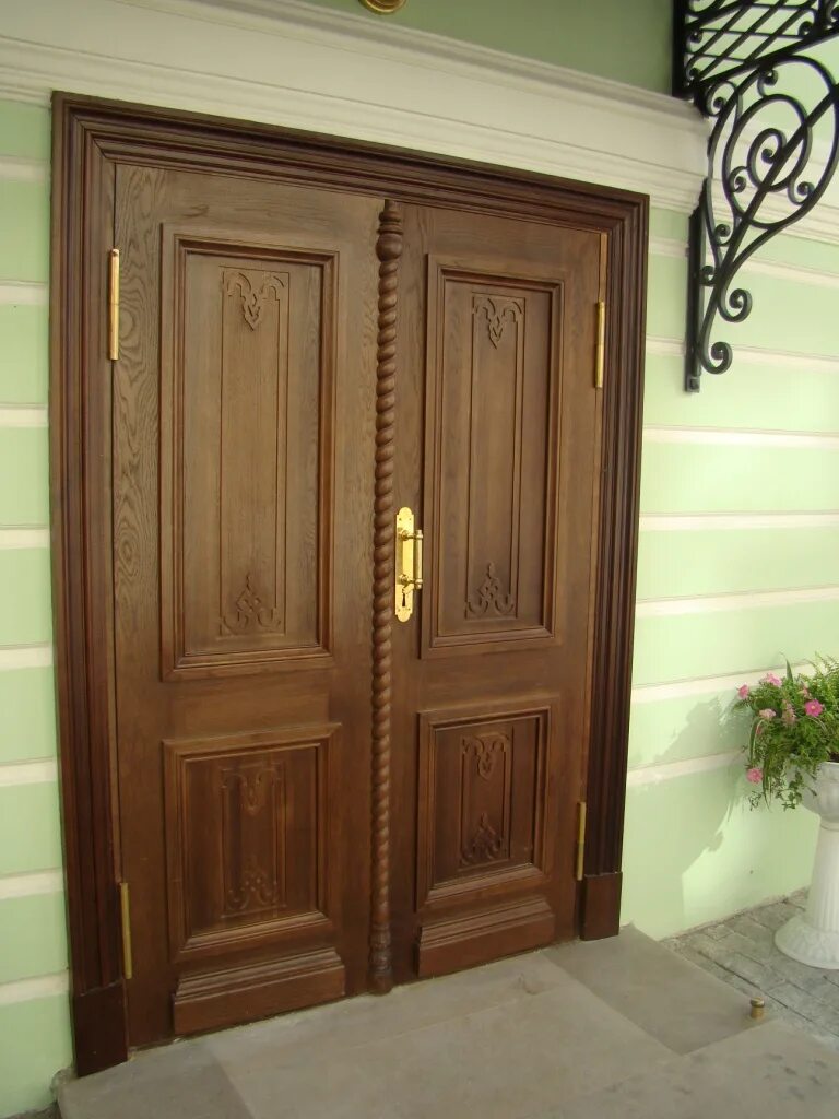 Миами дверь. Rustoria wooden door. Дверь входная деревянная. Doors авчика. Старинная дверь.