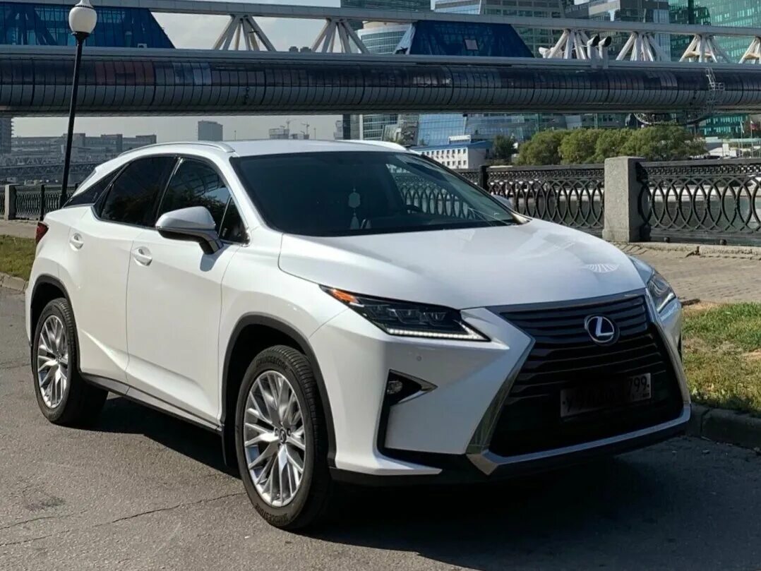 Стоит lexus rx. Лексус РХ 200. Лексус RX 2016. Лексус RX 200 белый. Лексус РХ 200т.