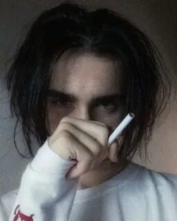 Карей парен