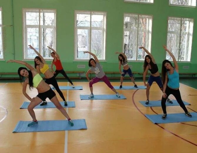 Танцевальная аэробика для детей. Детские танцы. Фитнес аэробика в школе. Аэробика для детей в детском саду. Аэробика школьников.