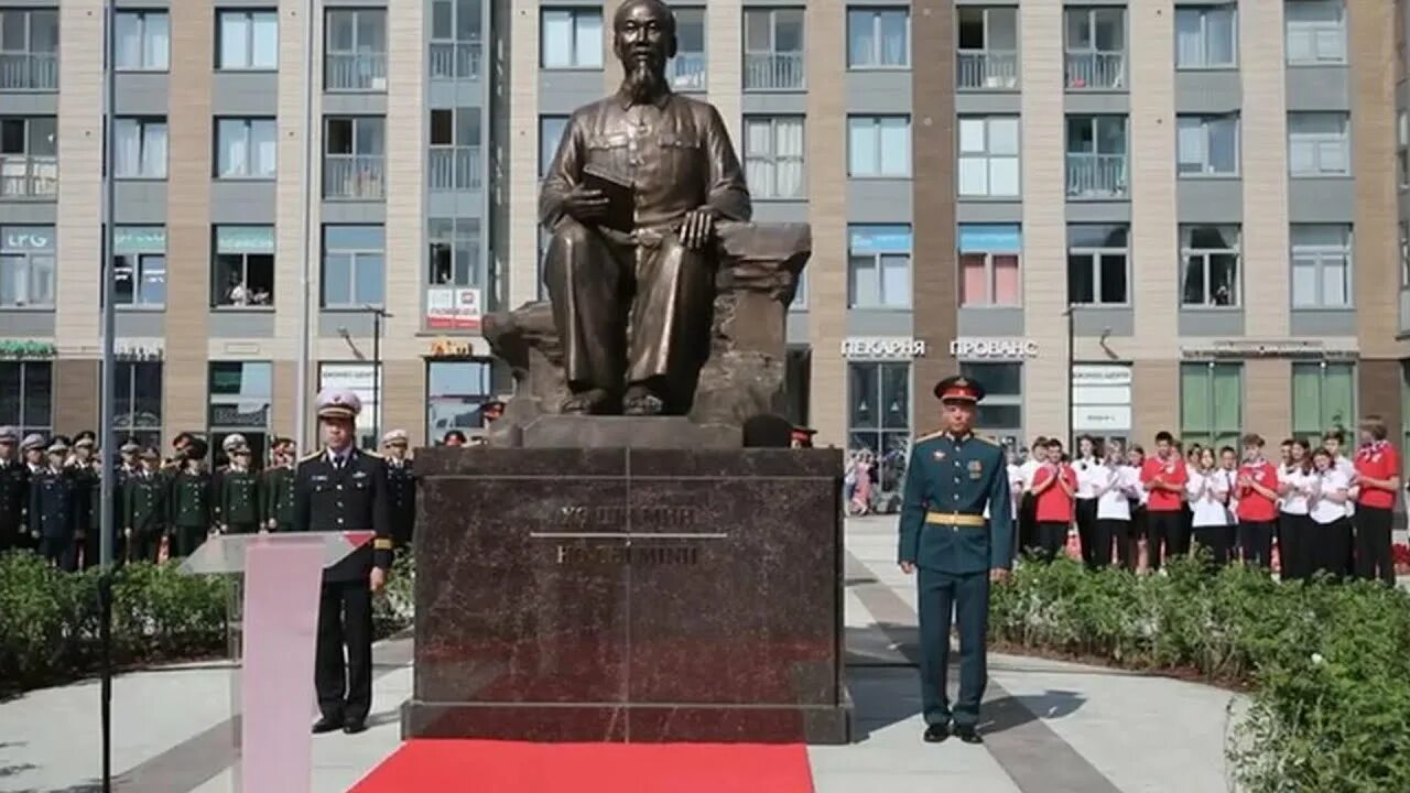 Хо ши мина спб. Памятник хо ши мину в санкт-петербурге. памятник хо ши мину москва. хо ши мин памятник ульяновск. памятник хо ши мина в москве академическая.