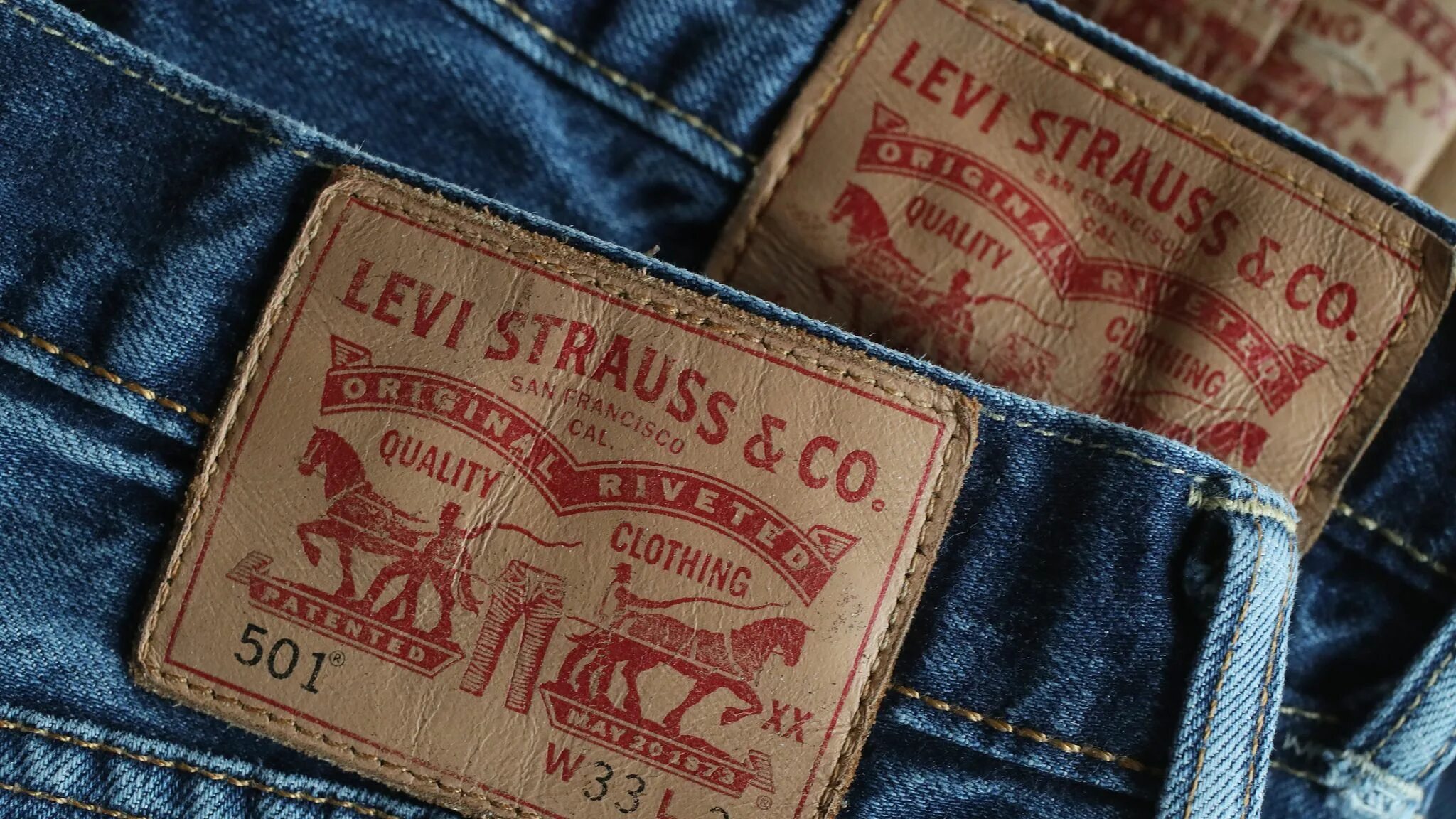 Имя создателя джинсов. Левайс 2000. Реклама джинсового бренда lee. Levi strauss основатель. Марк леви французские писатели.