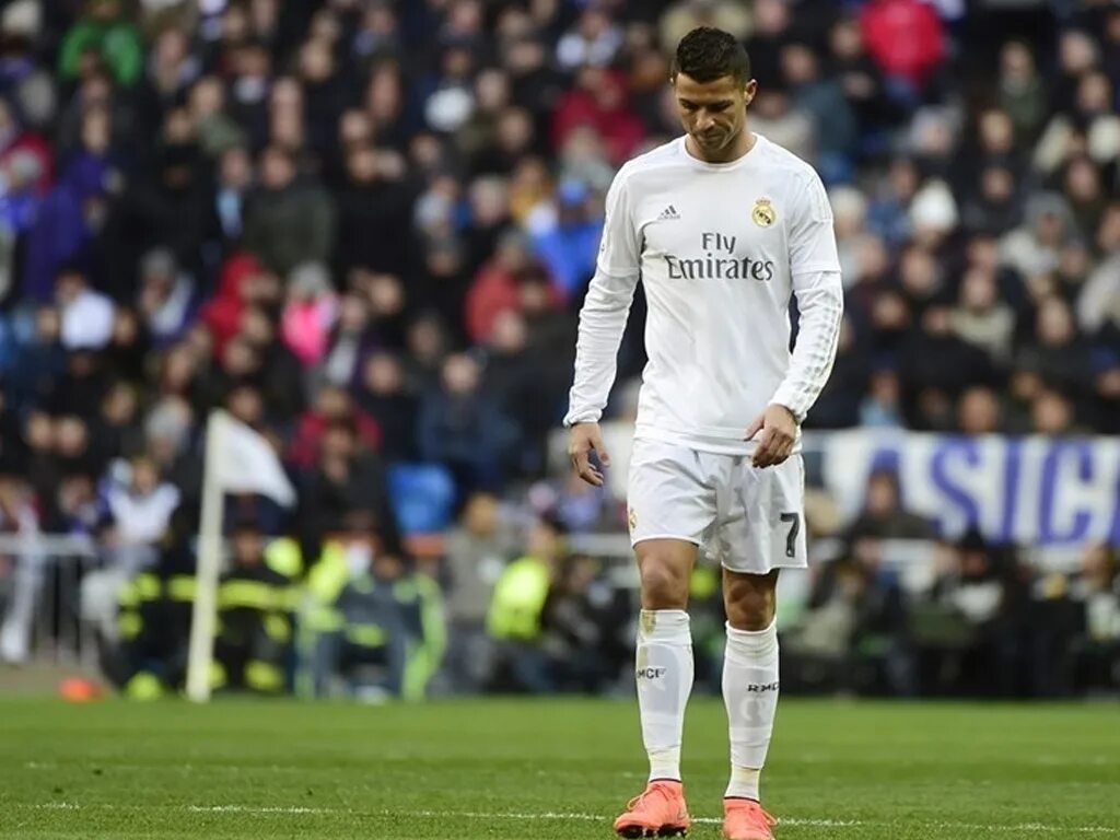 Криштиану заканчивает карьеру. Криштиану роналду. Криштиану заканчивает карьеру. Криштиану роналду футболисты португалии. Роналду в спортинге 2021.