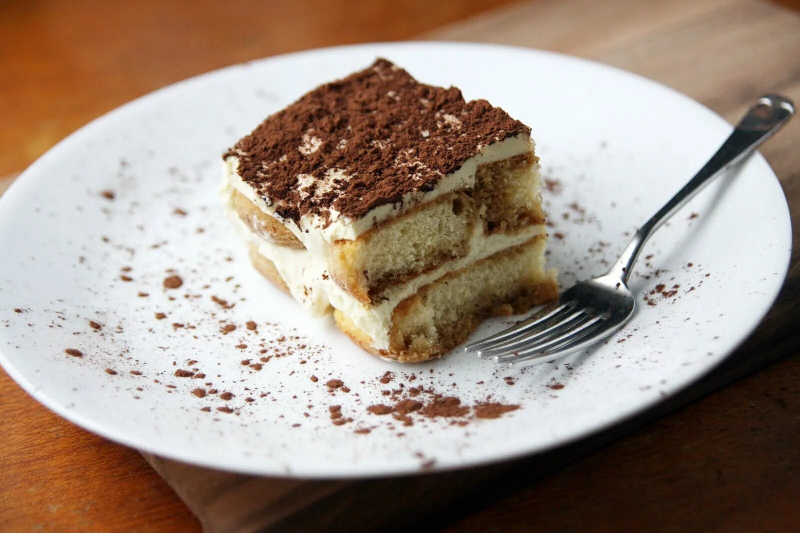 рецепты домашнего тирамису без выпечки. тирамису со снегом из маскарпоне. десерт тирамису. рецепты домашнего тирамису без выпечки. тирамису заливной.