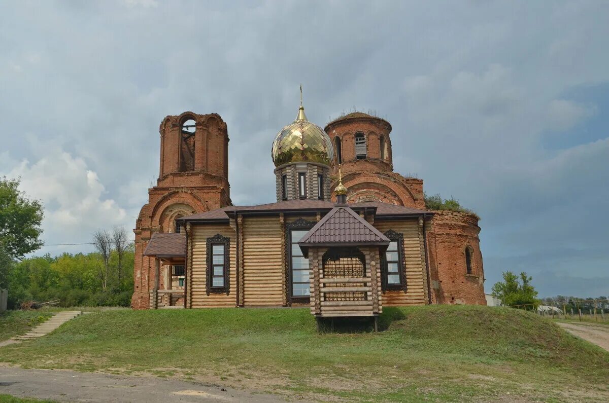 Села острогожского района. Храм в Петренково Острогожский район. Село Петренково Острогожского района. Село Петренково Острогожского района Воронежской области. Храм в селе Петренково.