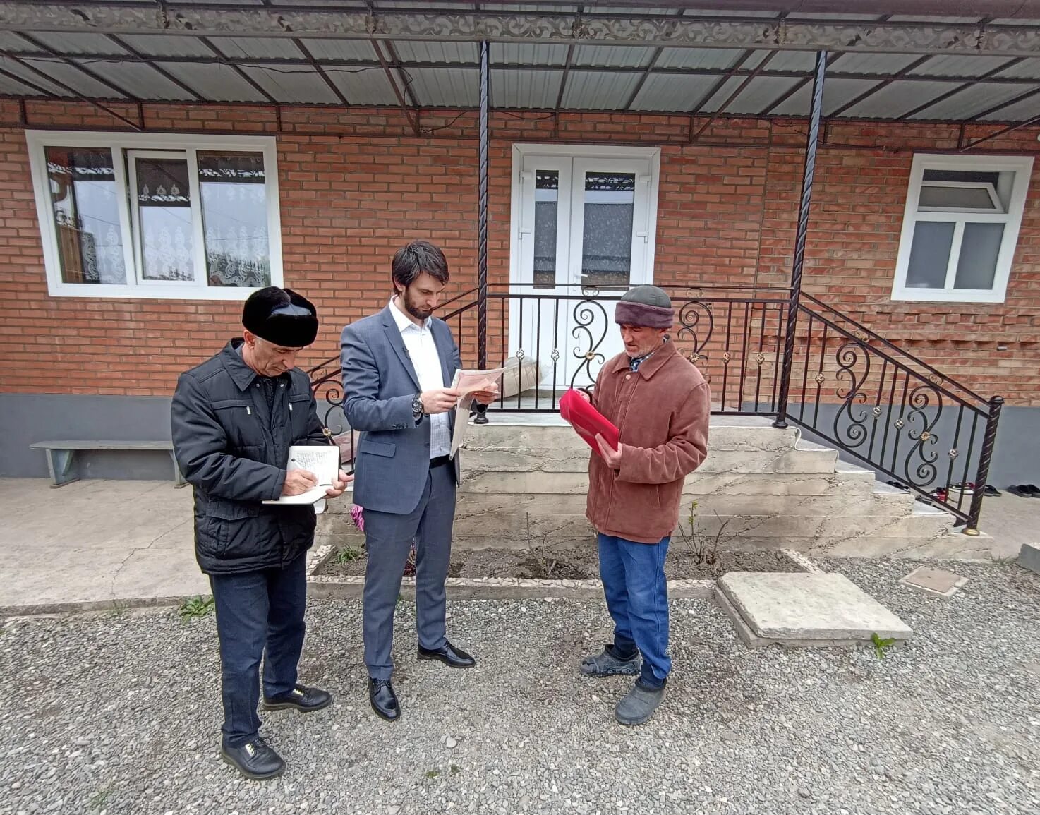 Ингушетия город карабулак улица джабагиева. Сайт администрации карабулака ингушетии. Совещание в администрации г. Карабулак (город). Село карабулак ингушетия.