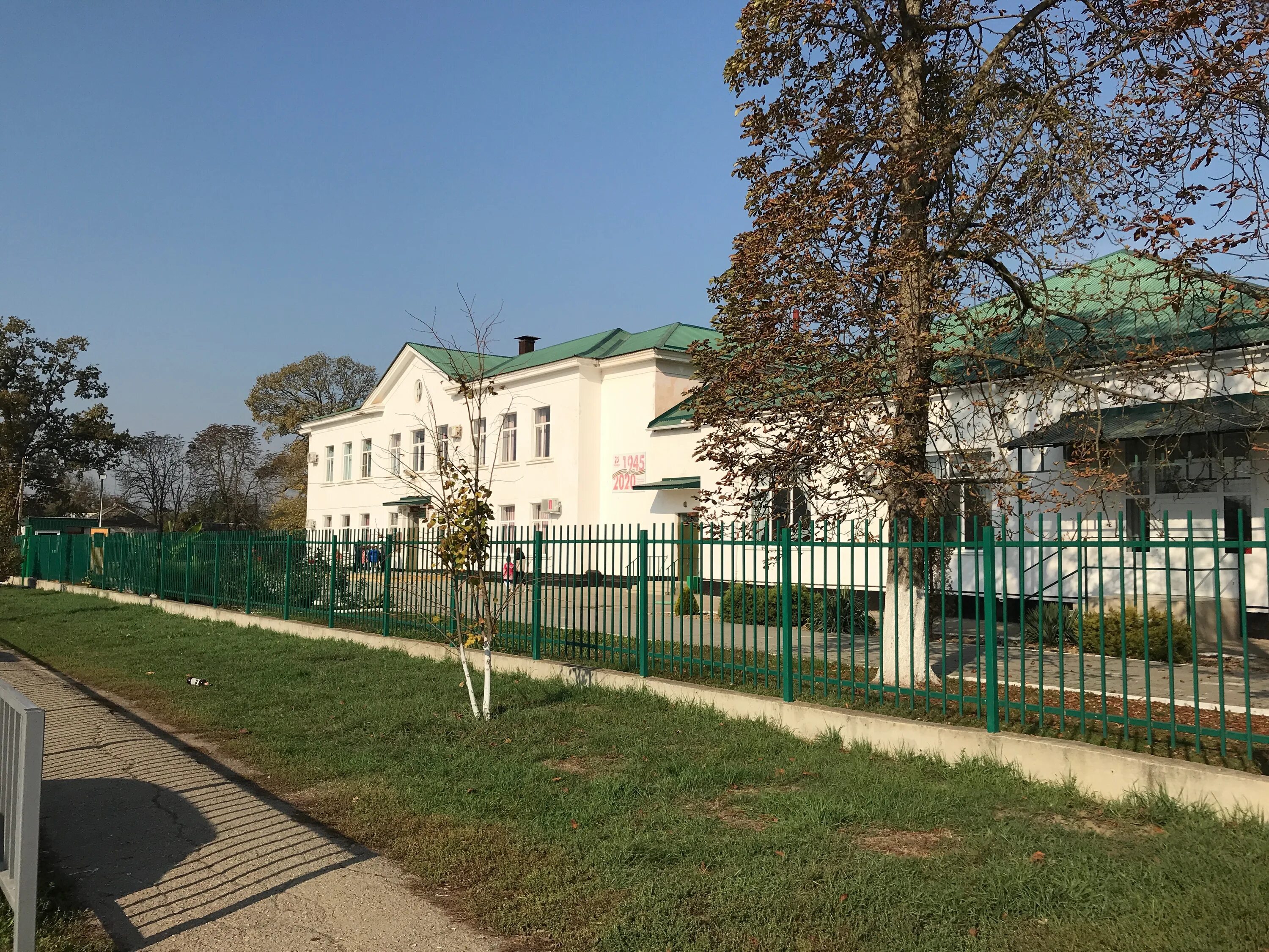 абинск школы. краснодарский край абинск 4 школа учителя. школа номер 4 абинск. абинск школы. школы номер 3 город абинск.