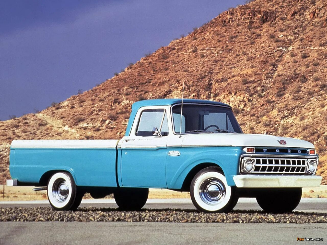 Старый пикапер. Ford f100 1965. Ford f 100 Pickup. Ford Pickup 1965. Ford Truck 1965.