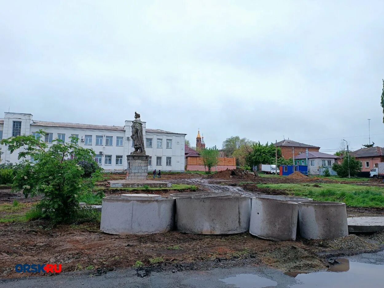 Хмельницкого орск. Памятник богдану хмельницкому в орске. сквер хмельницкого орск. реконструкция памятников.