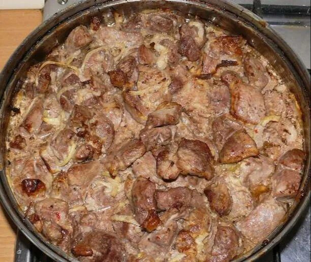 Полуфабрикаты из мяса индейки как жарить. Индейка обжаренная на сковороде. Индейка мелкокусковая. Филе индейки кусочками в духовке. Индейка маленькими кусочками.