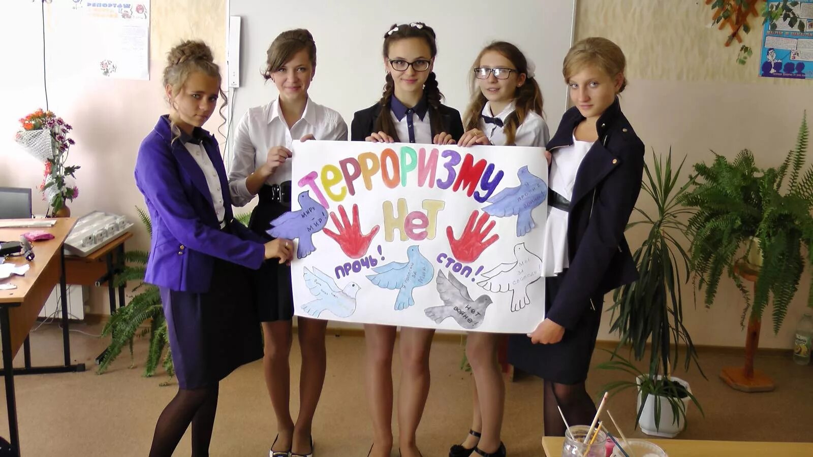 кружки в лагере. что интересного провести в школе. школьный коллектив. фотосъемка в школе. ученики колледжа.