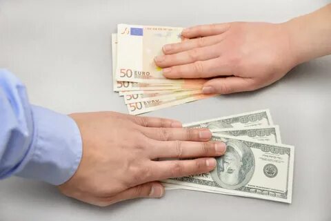 Когда менять доллар на рубли