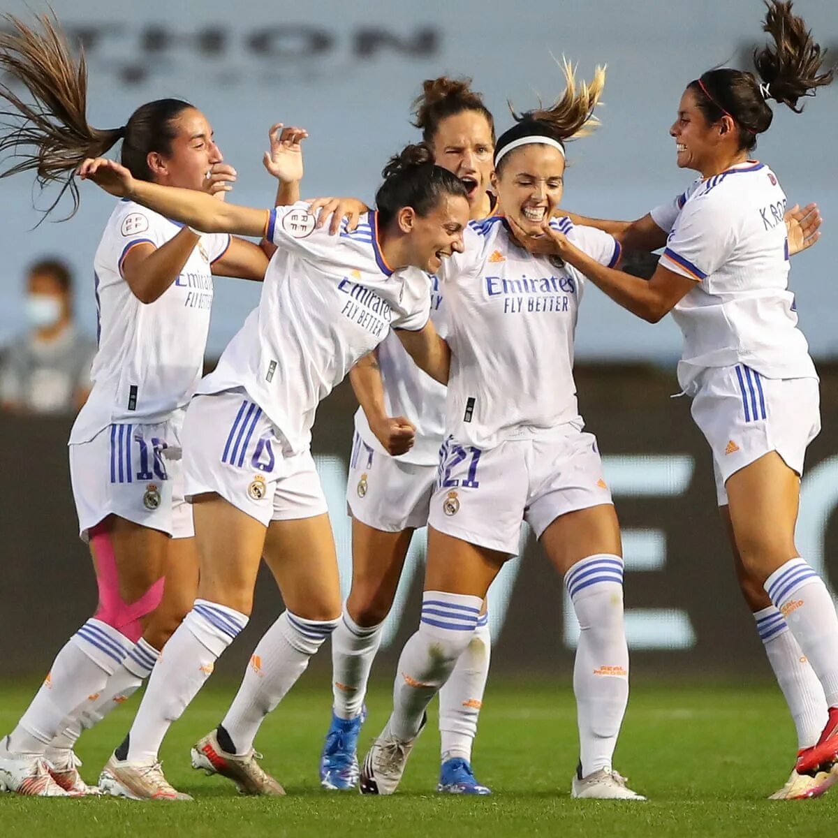 Реал мадрид женская команда. Женский реал мадрид. Женская команда мадрид. Реал мадрид женская команда состав. Женское футбол реал мадрид.