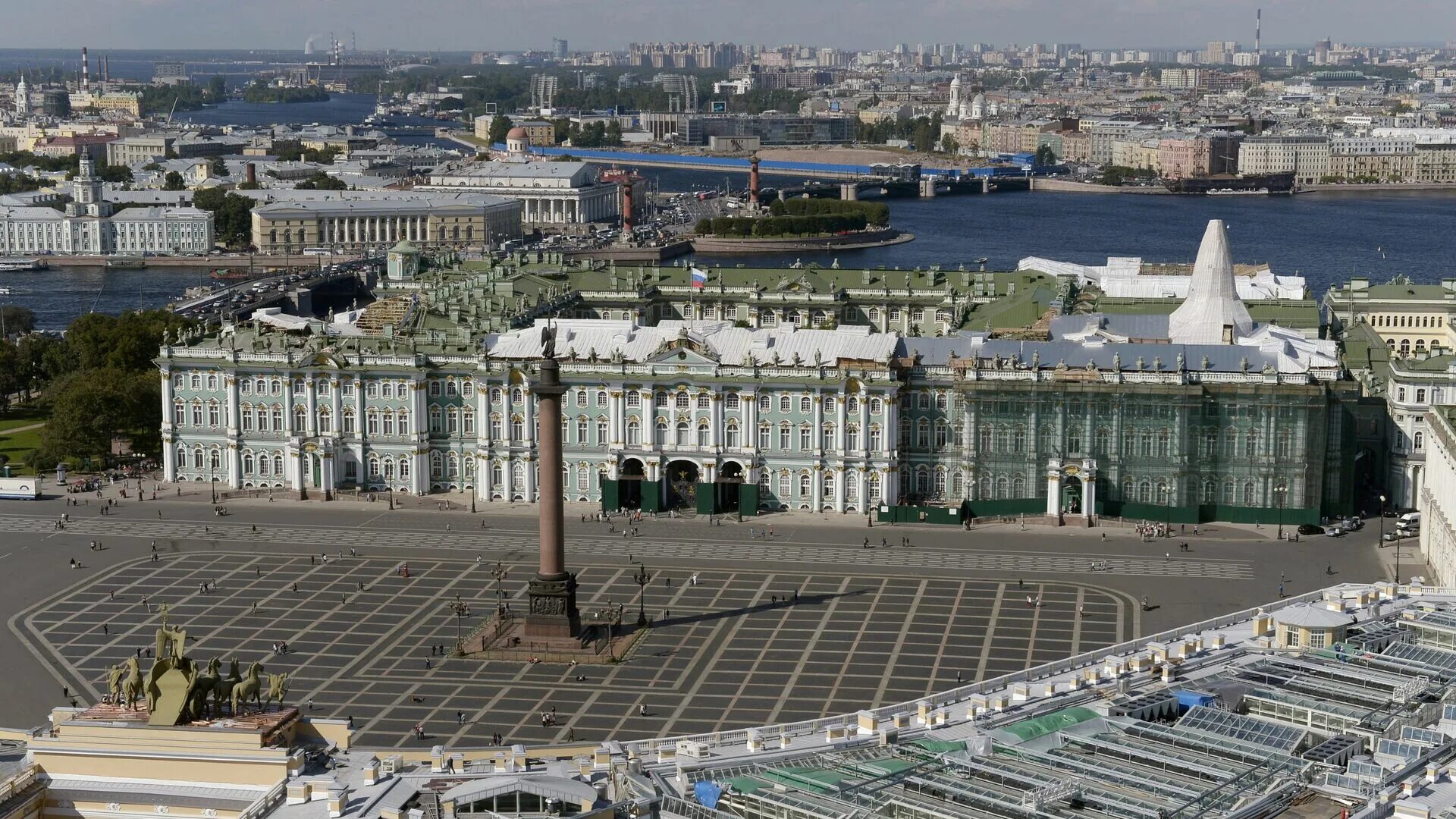Дворцовая площадь зимний дворец фото Каникулы в Петербурге