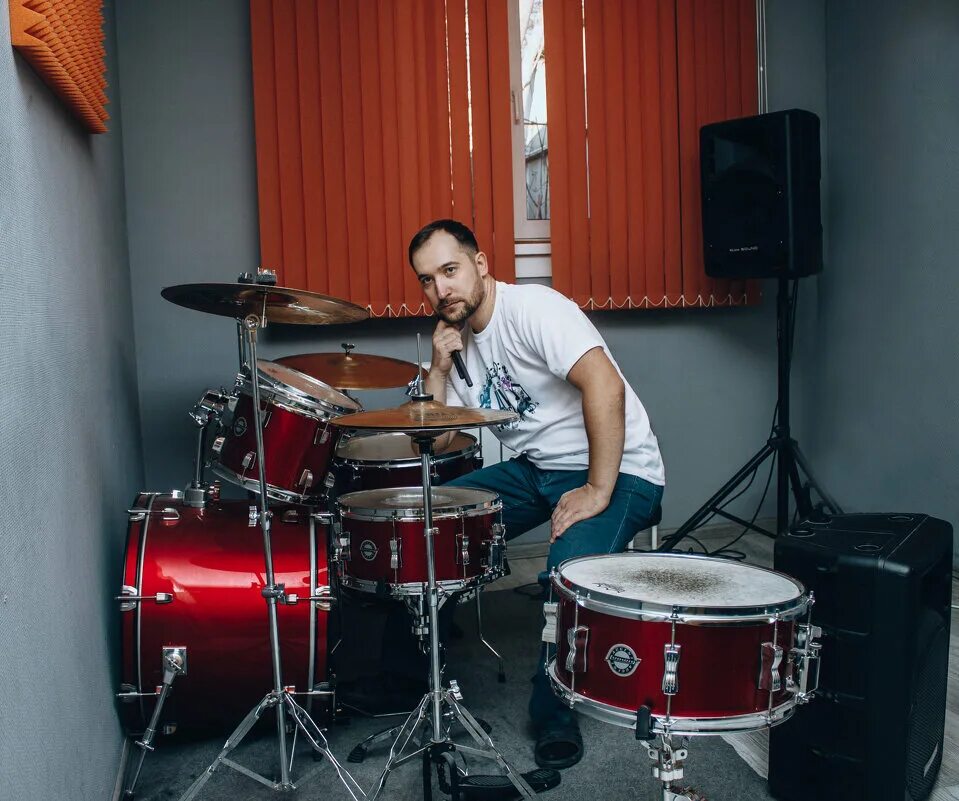 барабан для детей. игра на барабанах. барабанщик мэтт магуайр. Roland td-12. игра на ударных инструментах.