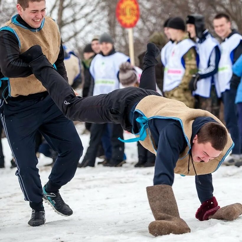 Командные зимние игры. Спортивные состязания на Масленицу на улице. Спортивные забавы на Масленицу. Эстафеты на Масленицу на улице. Соревнования на улице зимой.