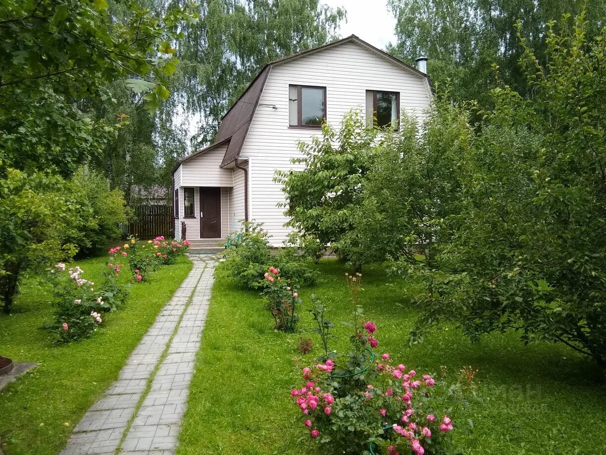 Летняя дача. Кирпичный домик дача с участком. Дача рядом метро. Вагонник 2 садоводство барнаул. Дача рядом метро.