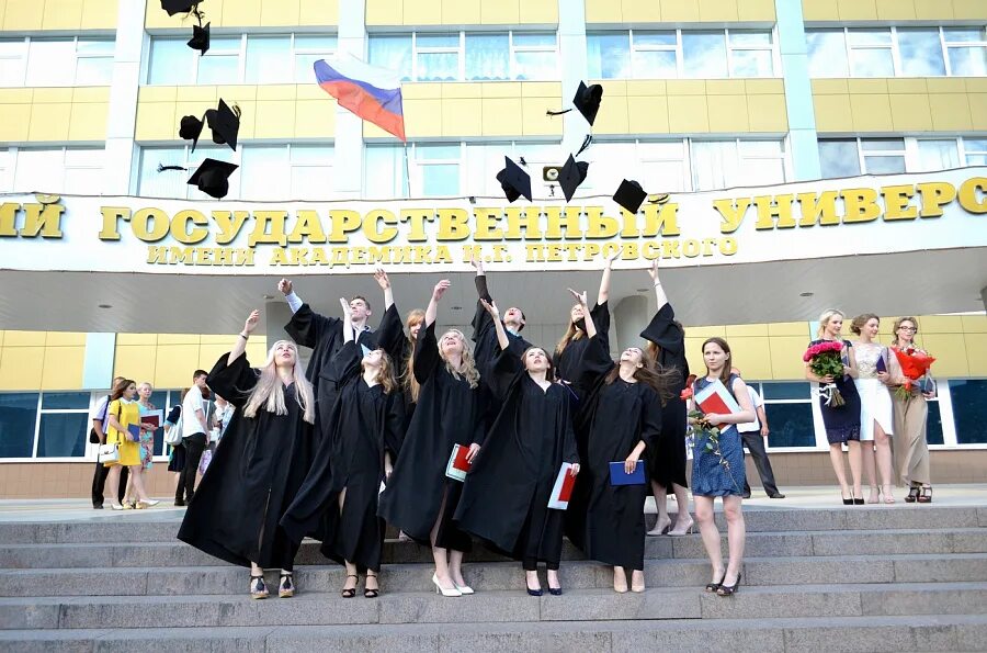 БГУ Петровского Брянск. Главный корпус БГУ Брянск. Выпускной БГУ Брянск. Университет БГУ Брянск фото.