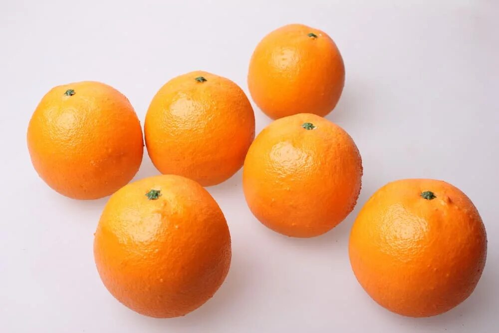 They like oranges. Апельсины 6 штук. Пять апельсинов. Шесть мандаринов. Апельсин для детей.