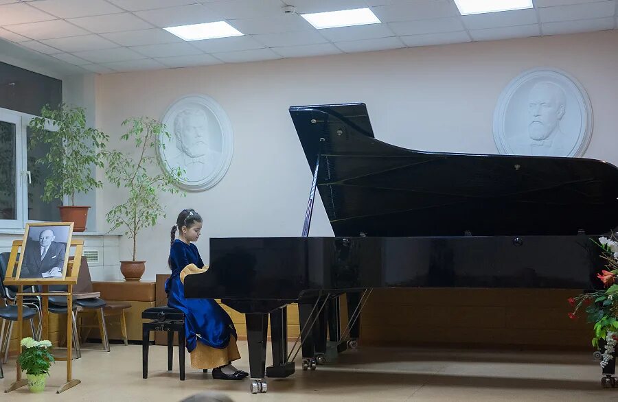 Школа шебалина. Концертный зал имени шебалина. Директор музыкальной школы имени шебалина. Школа шебалина в москве. Шебалино школа.