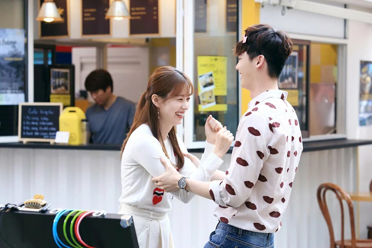 Lee Jong Suk and Han Hyo Joo. Параллельные миры дорама. W two Worlds дорама. Lee Jong Suk дорама w.