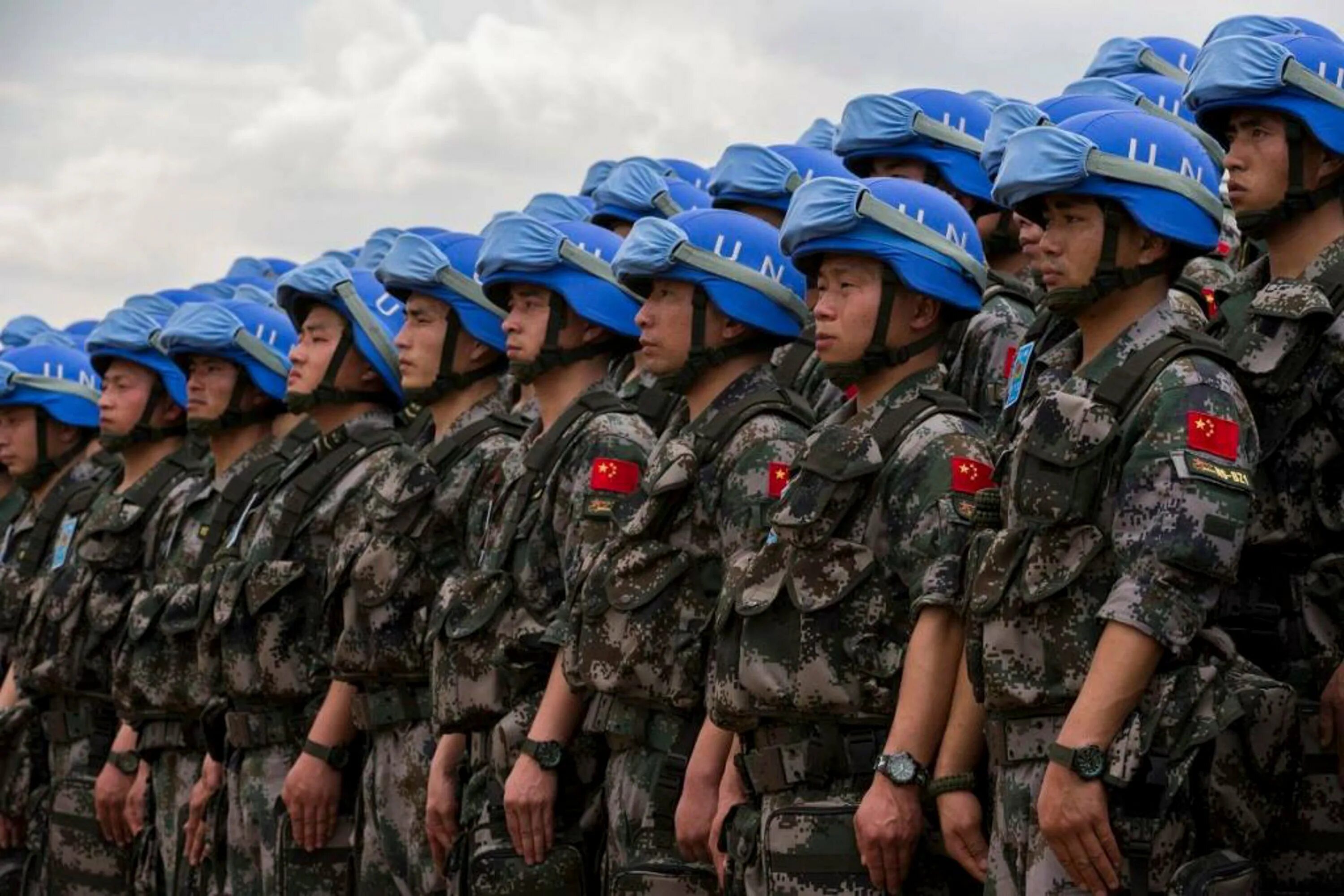 Миротворцы ООН. Войска ООН. Каска Миротворца ООН. Армия ООН. Голубой оон