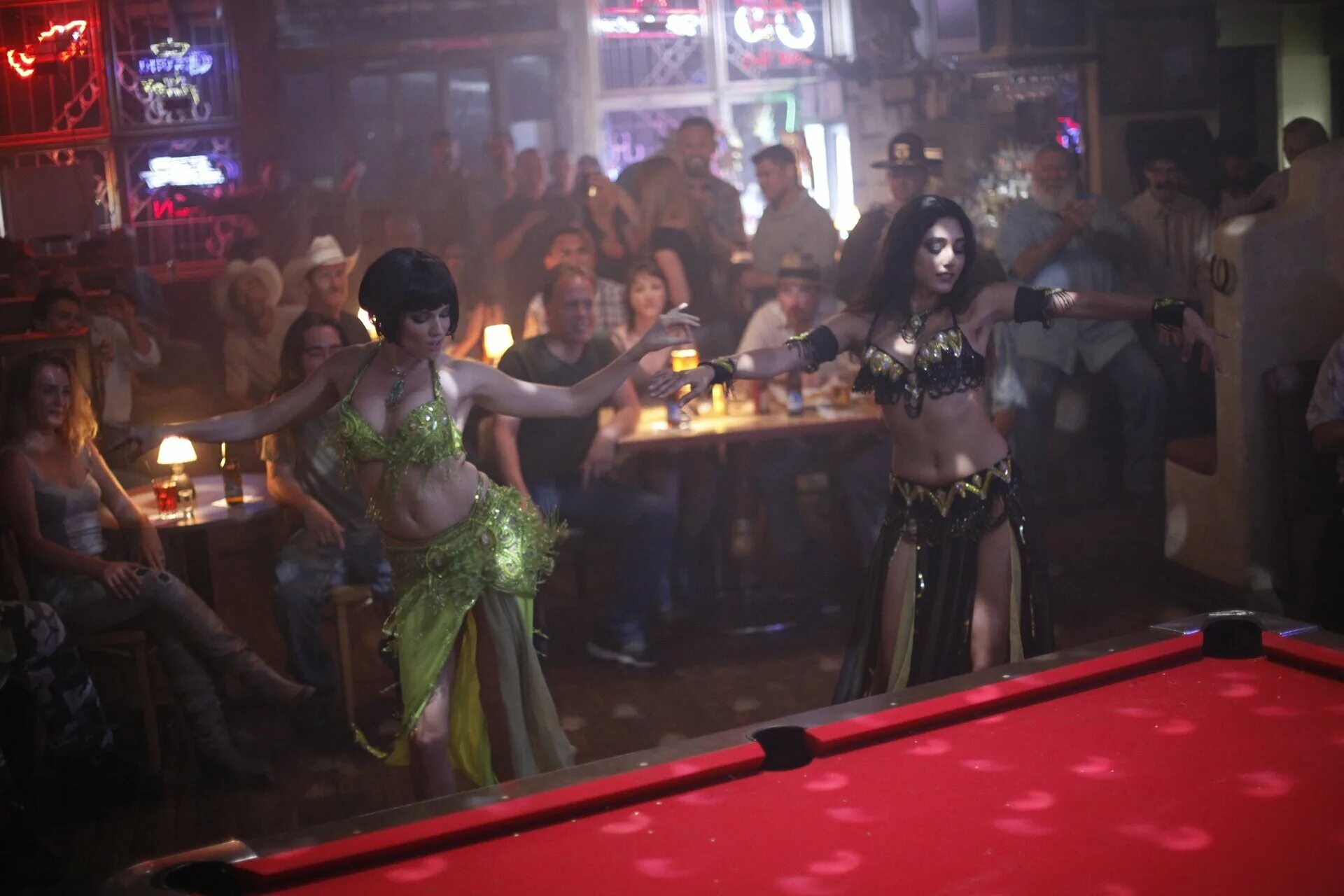 Совсем как женщина. Сиенна миллер фарахани. Совсем как женщина 1992. Sienna miller 2003. Сиенна миллер фарахани.