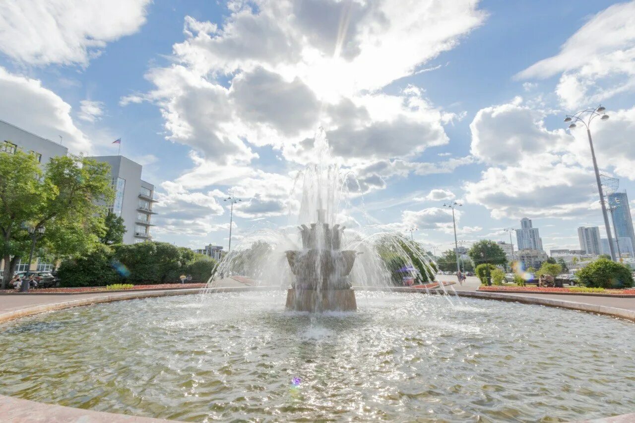 Время работы фонтанов на плотинке