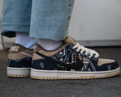 Nike x travis sb dunk low