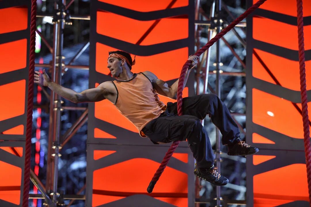 Победители шоу русский ниндзя. American ninja warrior. Американский ниндзя варриор. Победитель ниндзя. Шоу американские ниндзя на русском языке.