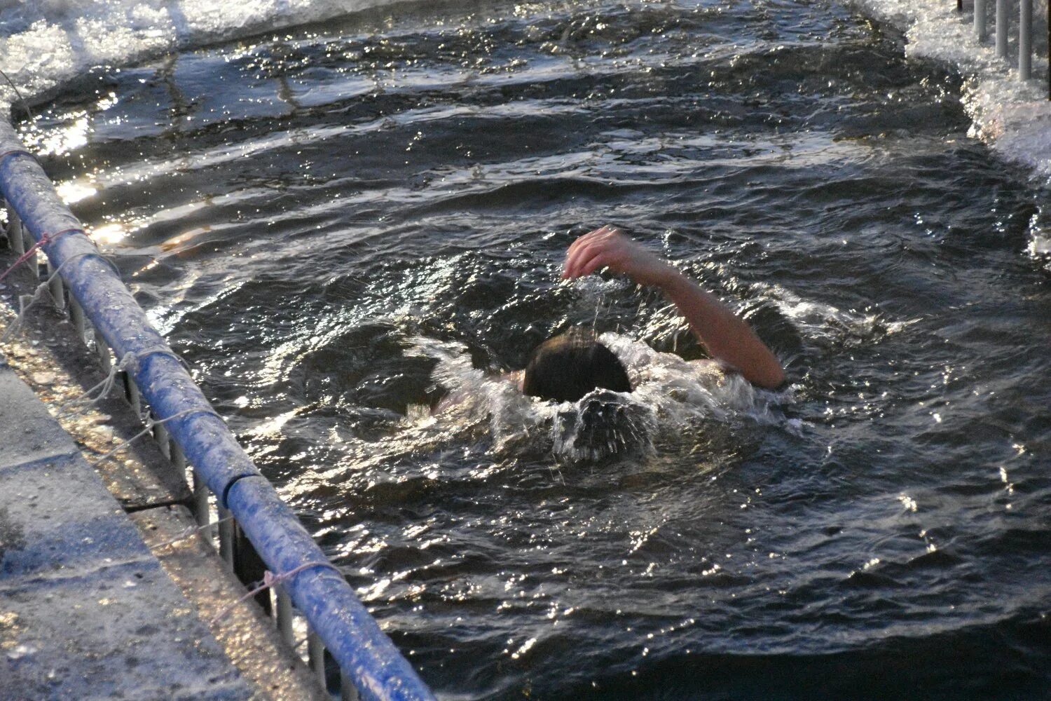 Крещение ночь. Доброго кренского вечера. Крещение богоявление 2023. Приснился сон в крещенскую ночь. Крещение саратов фото.