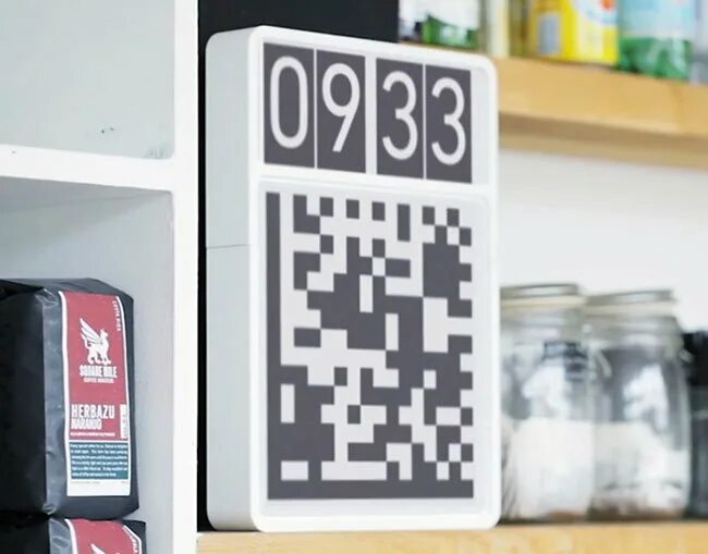 Как подключить часы через qr код. Qr часы. qr-код часы. qr для часов. кубик пластиковый с qr кодом.