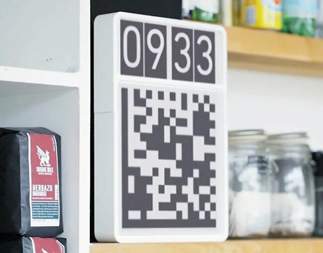 Как подключить часы через qr код. QR часы. QR-код часы. QR для часов. Кубик пластиковый с QR кодом.