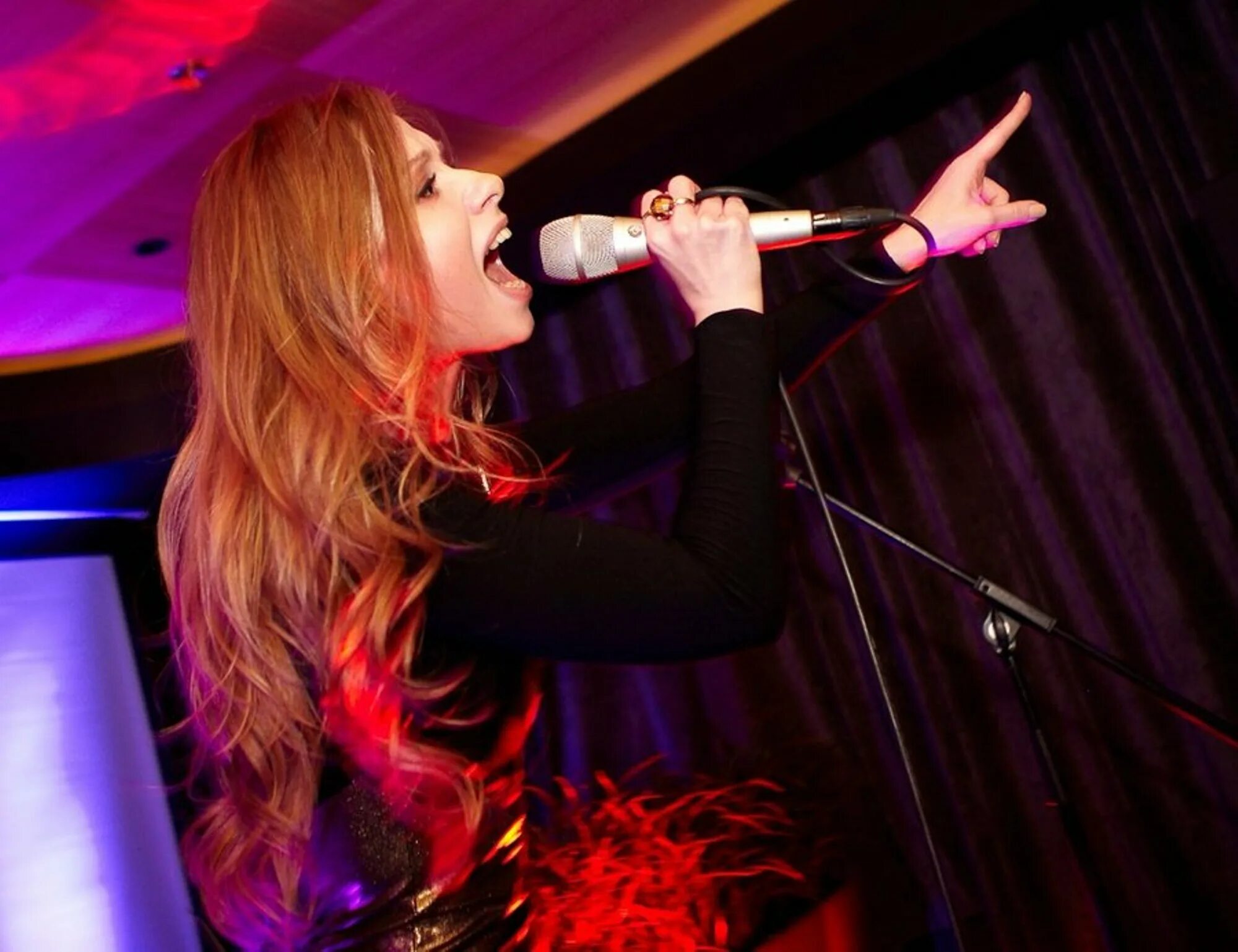 Клип савичева не забывай. Юля савичева от его голоса. Юля савичева от его голоса. Юля савичева от его голоса. Юля савичева 2023.