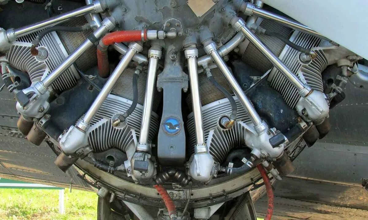 В России собрали уникальный двигатель V16 из бензопил