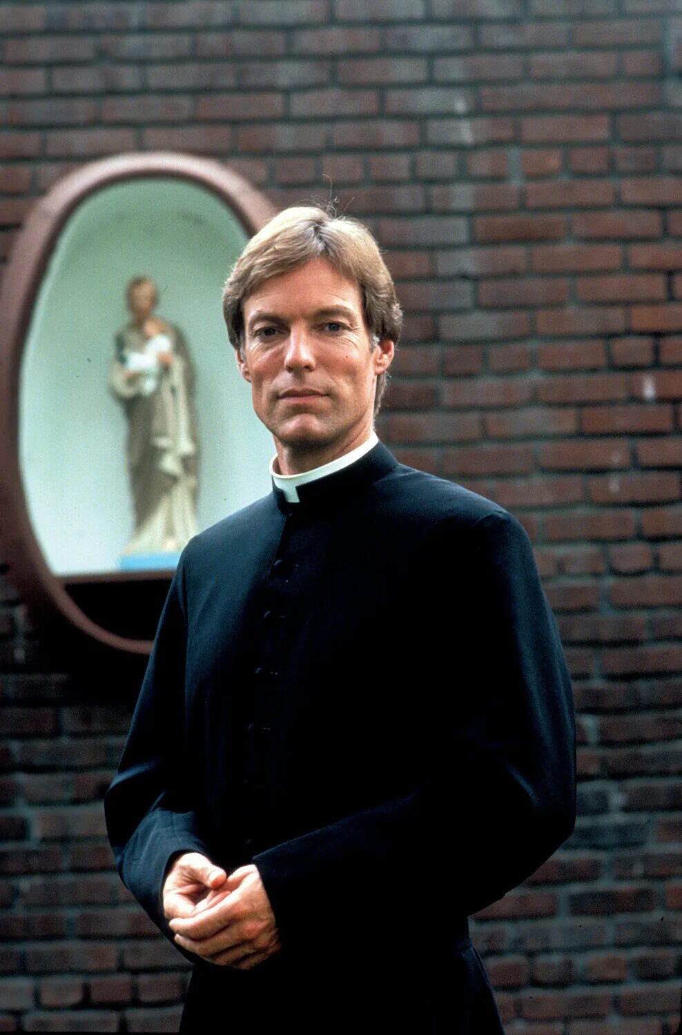 Поющие в терновнике ральф де брикассар. Ричард чемберлен ральф де брикассар. Поющие в терновнике ральф. Поющие в терновнике ральф. Поющие в терновнике ральф.