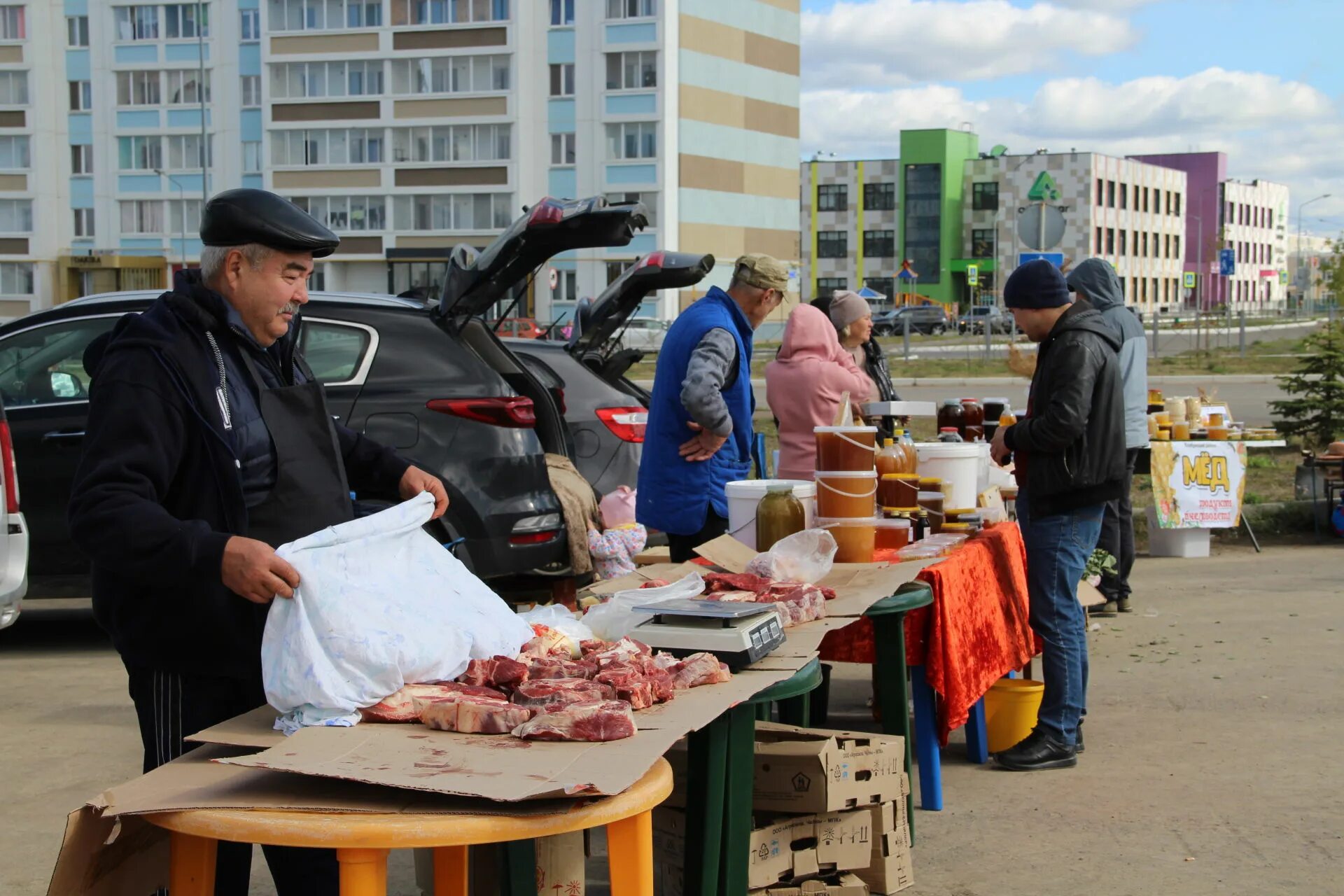 События в елабуге сегодня. Сельхозярмарка в Елабуге. Ярмарка сельхозпродукции. Осенняя ярмарка сельхозпродукции. Сельхоз ярмарка школа.