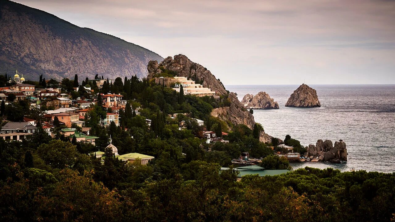 Крым гурзуф достопримечателью. Дача чехова в крыму гурзуф. Южный берег крыма гурзуф. Гурзуф набережная. Адалары гурзуф набережная.