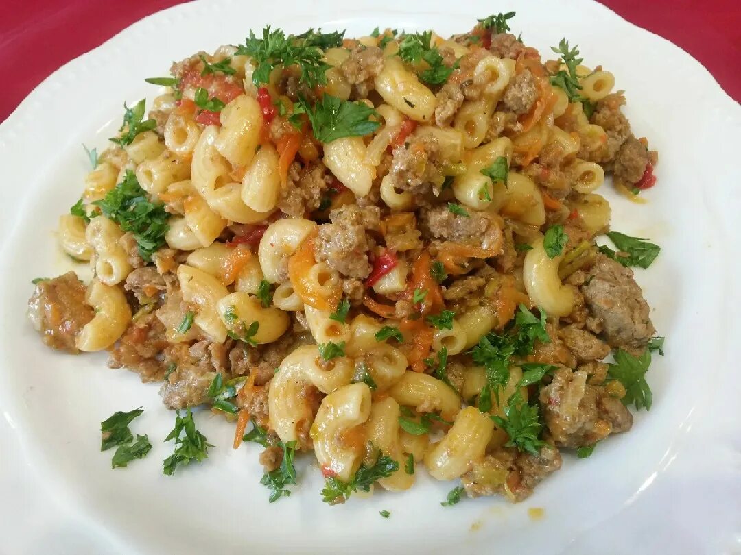 Рожки с сосисками. Макароны на сковороде. Поджаренные макароны. Рецепт жареных макарон. Рецепт жареных макарон.