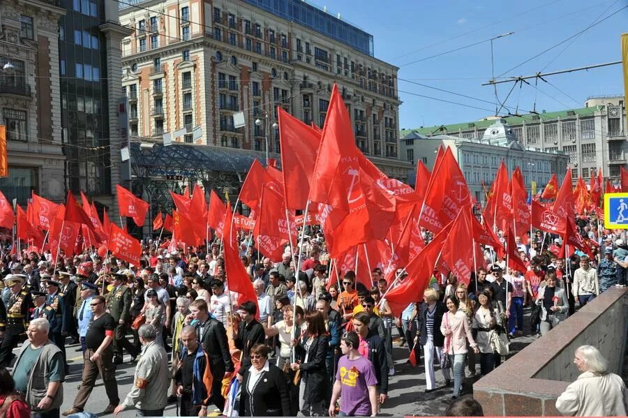 Митинг победы 9 мая. Митинг ко Дню Победы. Митинг 9 мая Москва. Демонстрация день Победы. Демонстрация 9 мая в СССР.