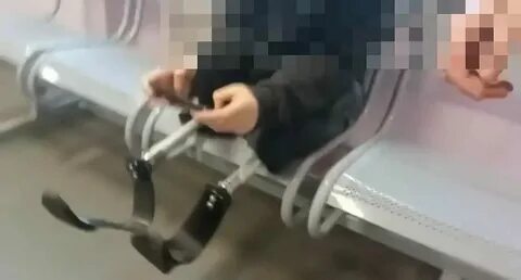 Миллиардер инвалид издевается над новенькой помощницу